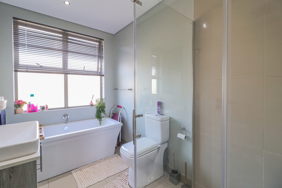 2 Bedroom Property for Sale in Broadacres Gauteng