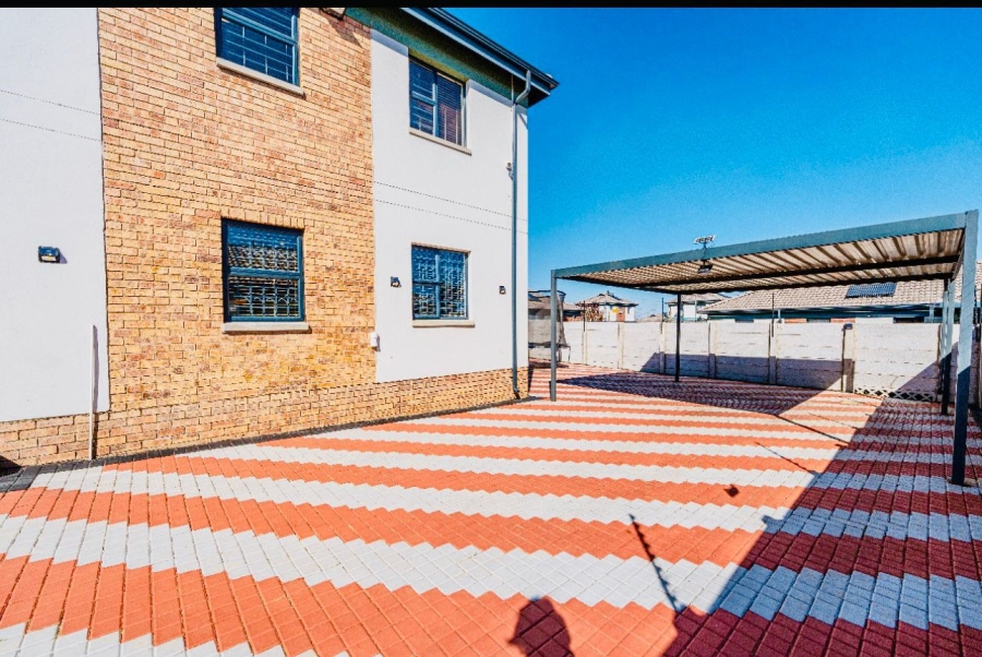 To Let 4 Bedroom Property for Rent in Mindalore Gauteng
