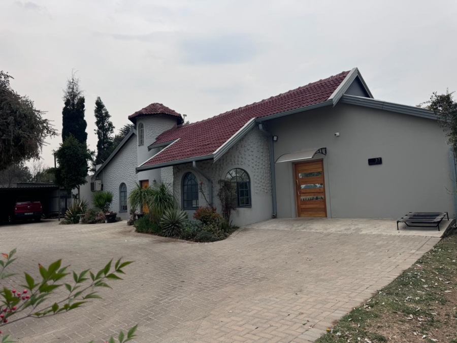 3 Bedroom Property for Sale in Bonaero Park Gauteng