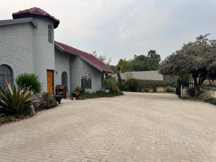 3 Bedroom Property for Sale in Bonaero Park Gauteng