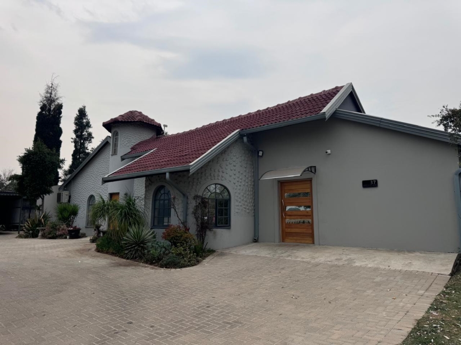3 Bedroom Property for Sale in Bonaero Park Gauteng