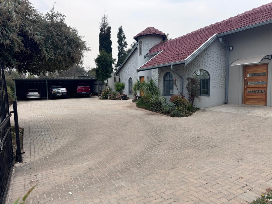3 Bedroom Property for Sale in Bonaero Park Gauteng