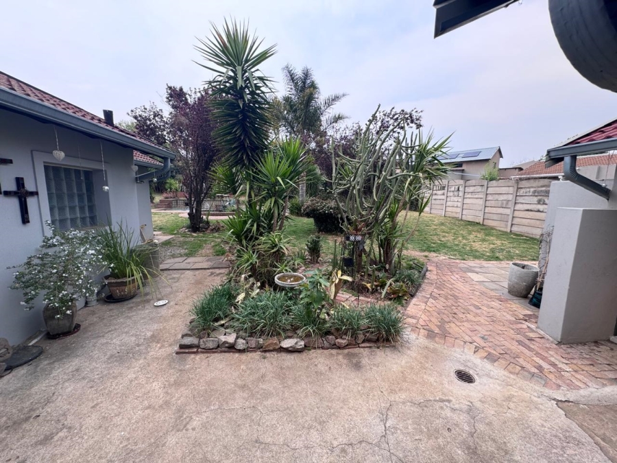 3 Bedroom Property for Sale in Bonaero Park Gauteng