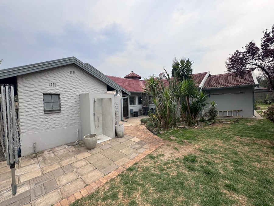3 Bedroom Property for Sale in Bonaero Park Gauteng