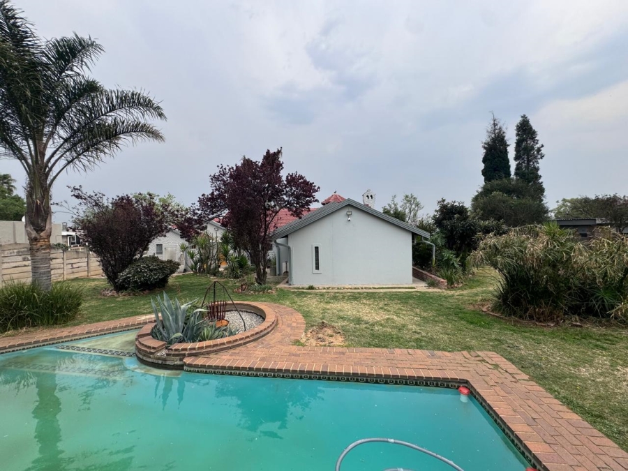 3 Bedroom Property for Sale in Bonaero Park Gauteng