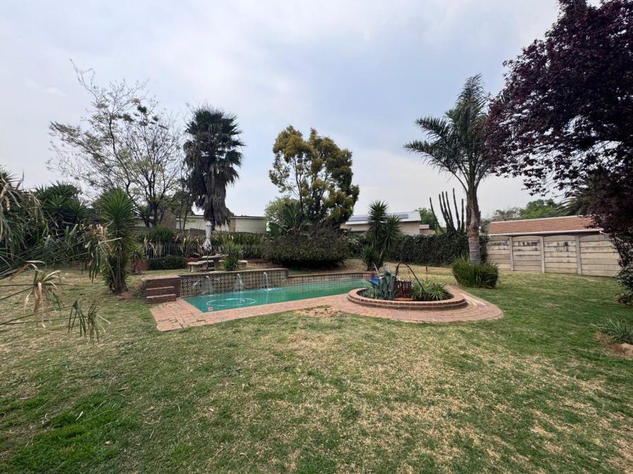 3 Bedroom Property for Sale in Bonaero Park Gauteng