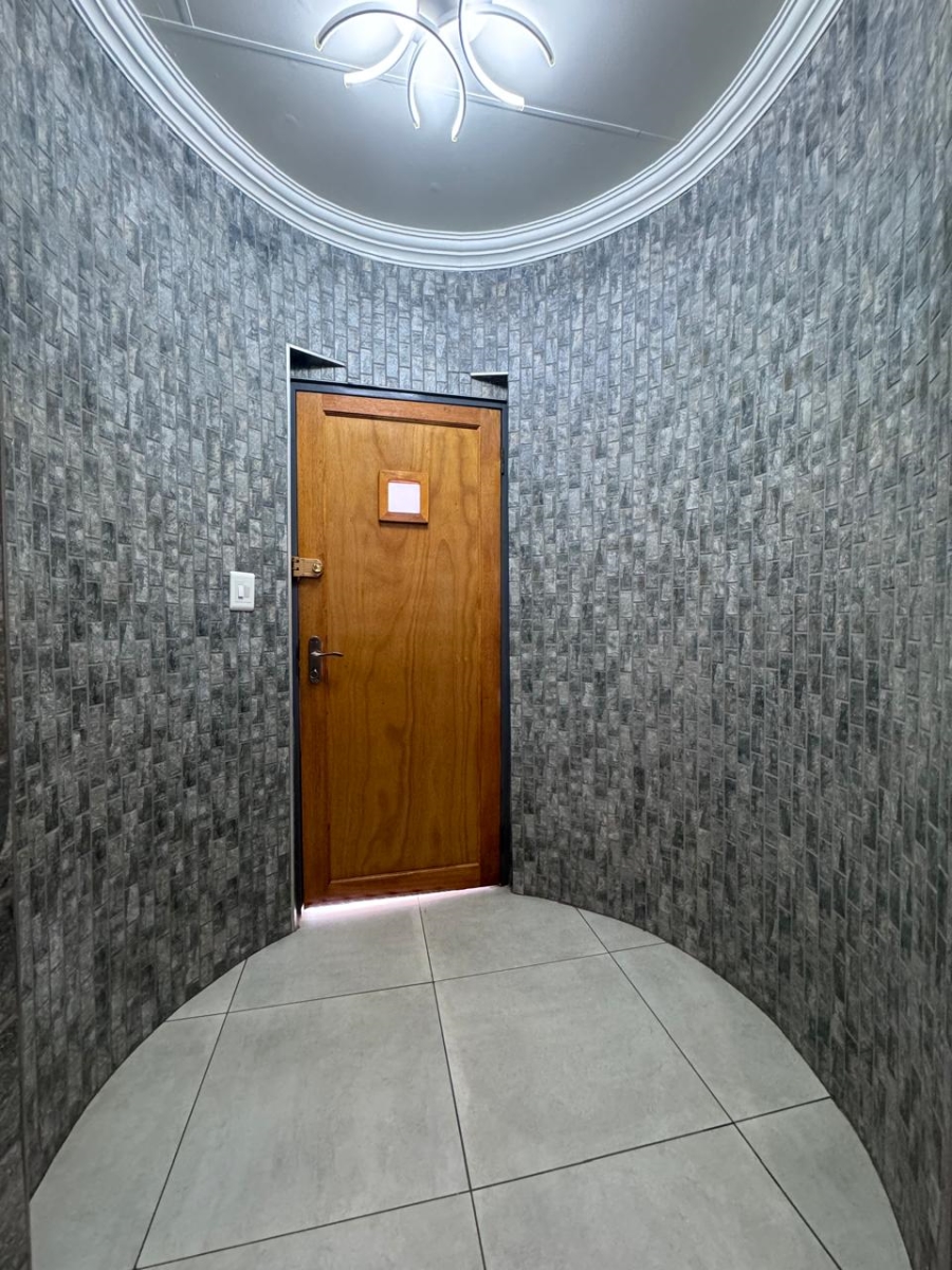 3 Bedroom Property for Sale in Bonaero Park Gauteng