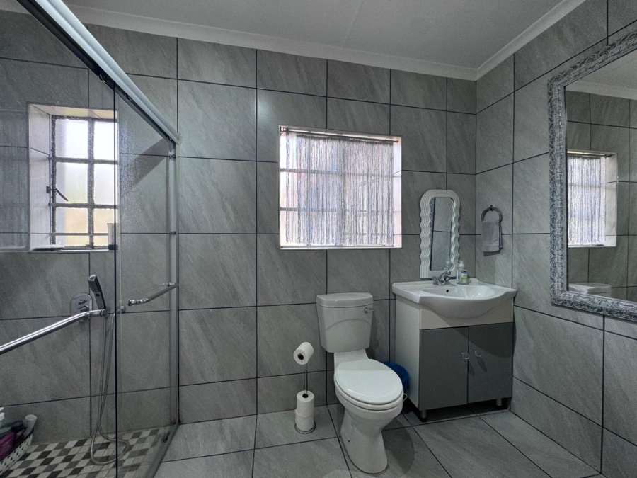 3 Bedroom Property for Sale in Bonaero Park Gauteng