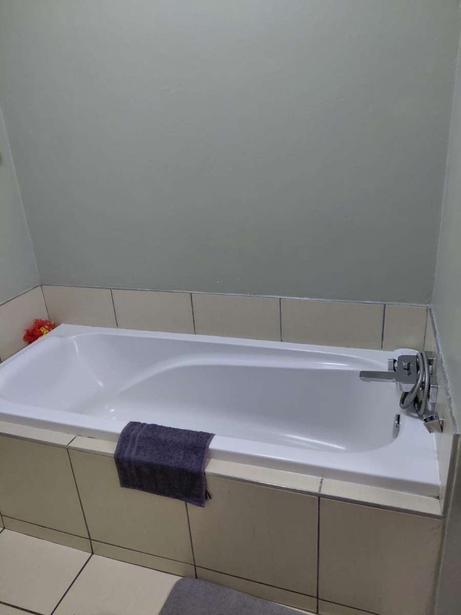 2 Bedroom Property for Sale in Halfway Gardens Gauteng