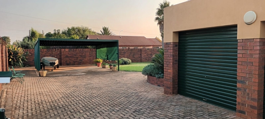 3 Bedroom Property for Sale in Westonaria Gauteng
