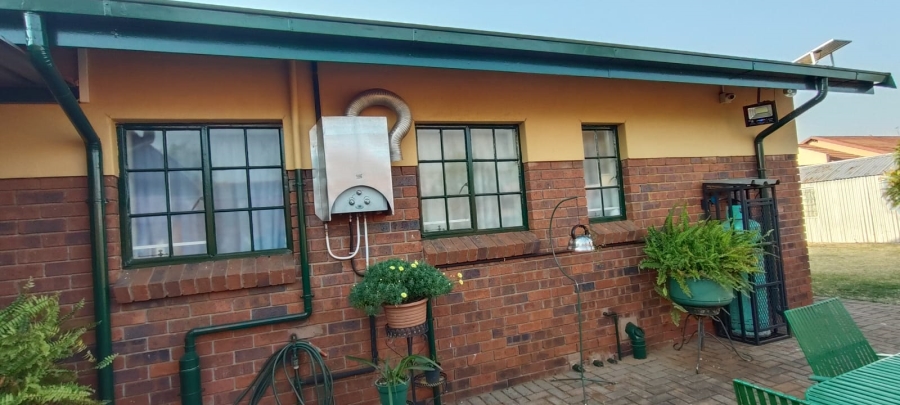 3 Bedroom Property for Sale in Westonaria Gauteng
