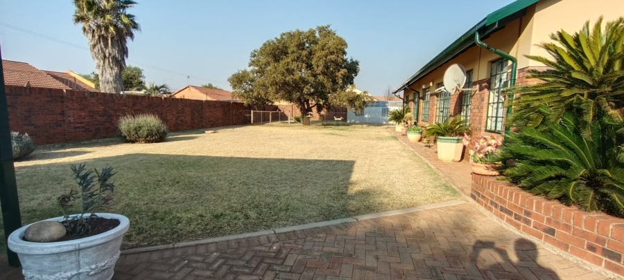 3 Bedroom Property for Sale in Westonaria Gauteng