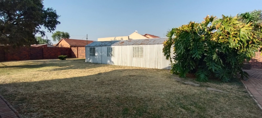 3 Bedroom Property for Sale in Westonaria Gauteng