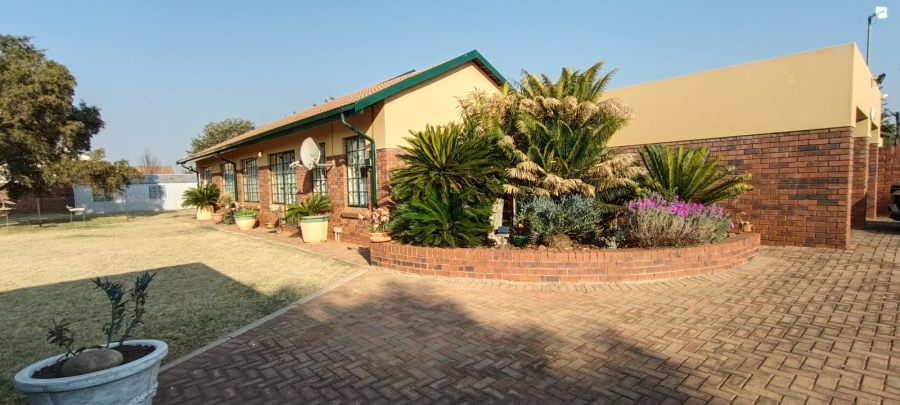 3 Bedroom Property for Sale in Westonaria Gauteng