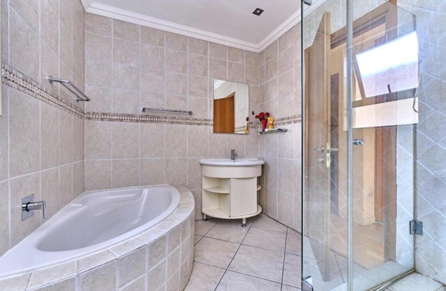 4 Bedroom Property for Sale in Glenvista Gauteng