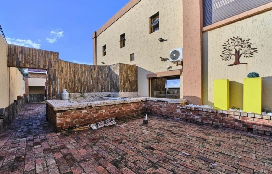 4 Bedroom Property for Sale in Glenvista Gauteng