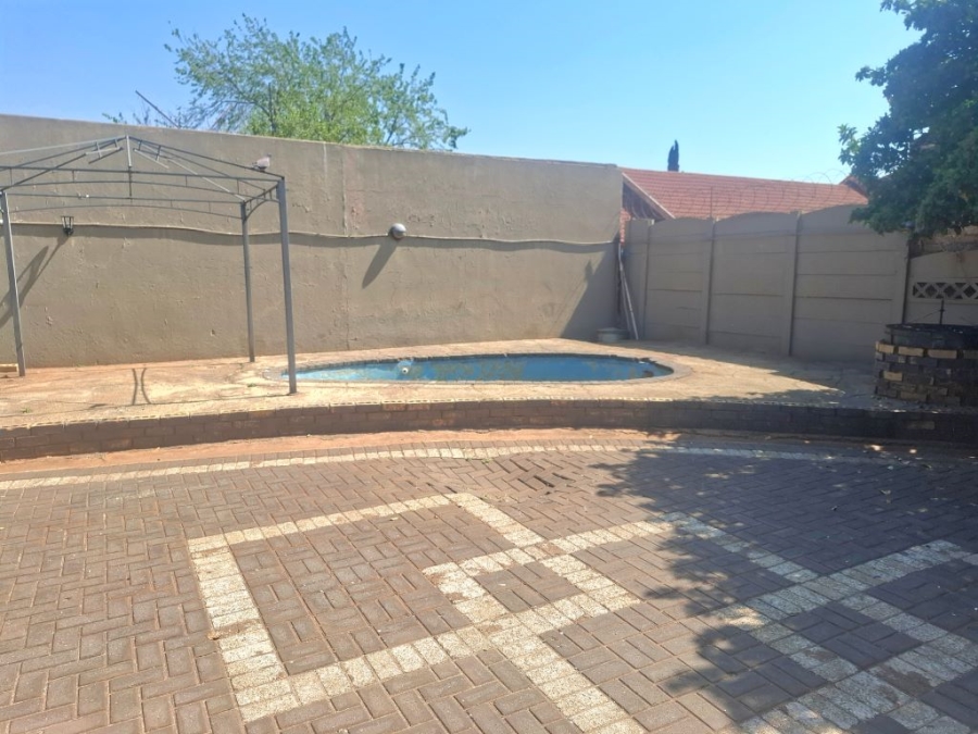 3 Bedroom Property for Sale in Westonaria Gauteng