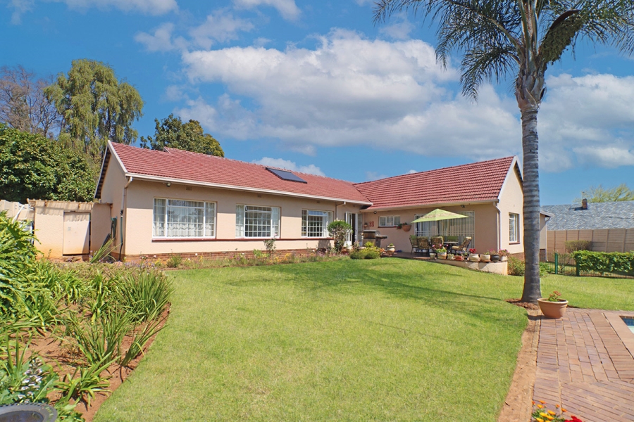 4 Bedroom Property for Sale in Glenhazel Gauteng