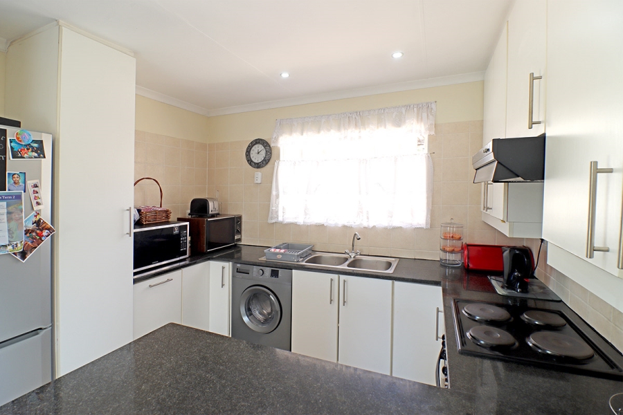 4 Bedroom Property for Sale in Glenhazel Gauteng