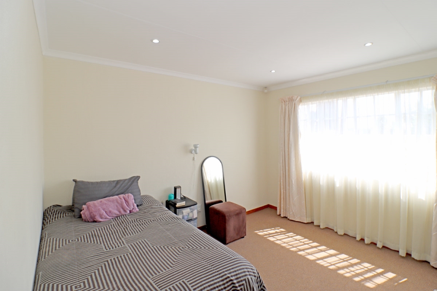 4 Bedroom Property for Sale in Glenhazel Gauteng