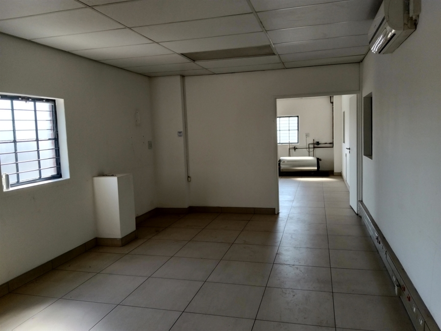 To Let Commercial Property for Rent in Strijdom Park Gauteng