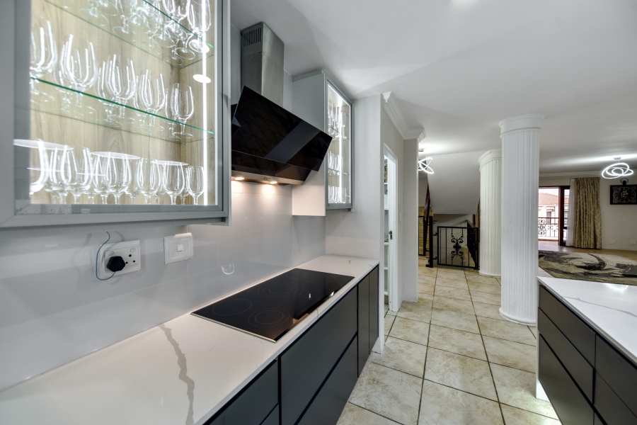 5 Bedroom Property for Sale in Olympus AH Gauteng