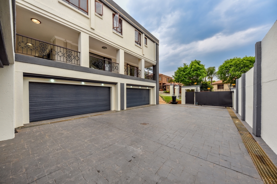 5 Bedroom Property for Sale in Olympus AH Gauteng