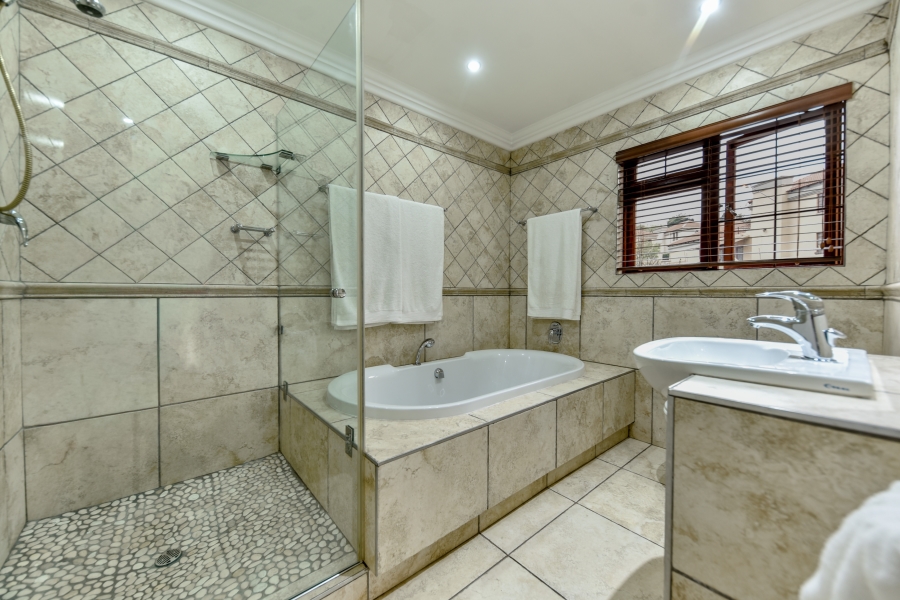 5 Bedroom Property for Sale in Olympus AH Gauteng