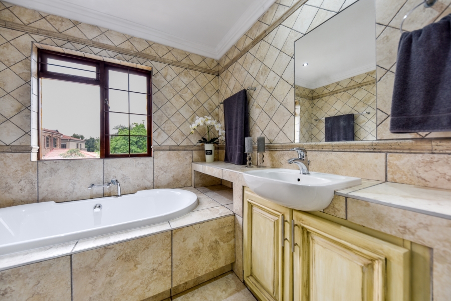 5 Bedroom Property for Sale in Olympus AH Gauteng