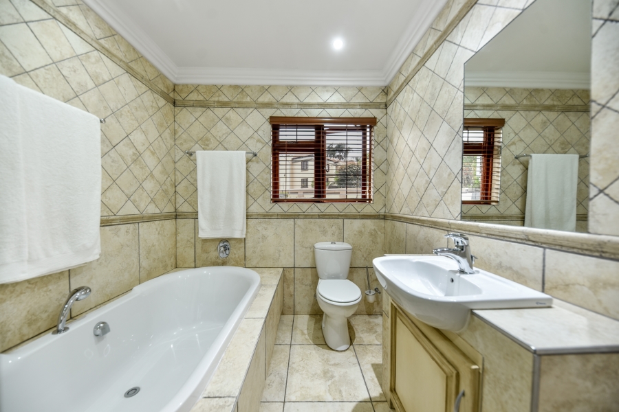 5 Bedroom Property for Sale in Olympus AH Gauteng