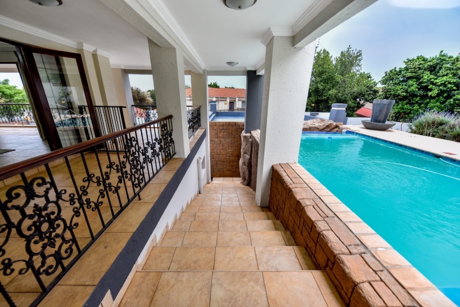 5 Bedroom Property for Sale in Olympus AH Gauteng