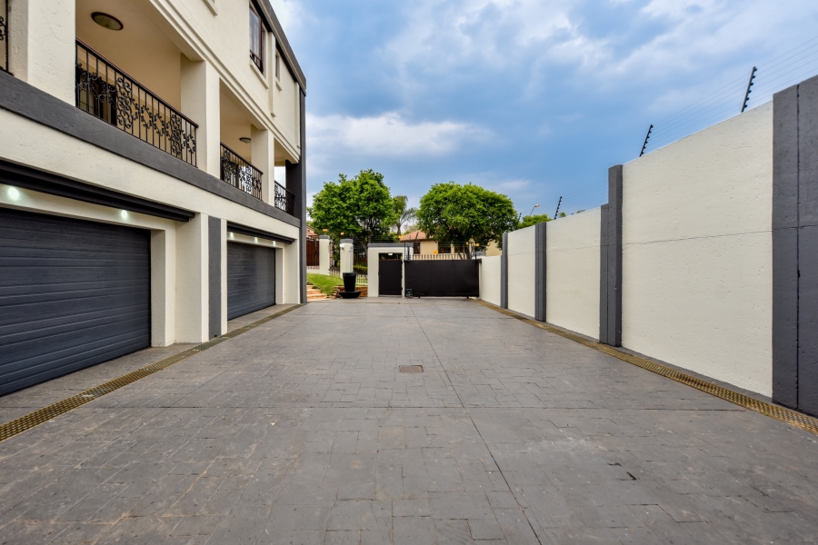 5 Bedroom Property for Sale in Olympus AH Gauteng