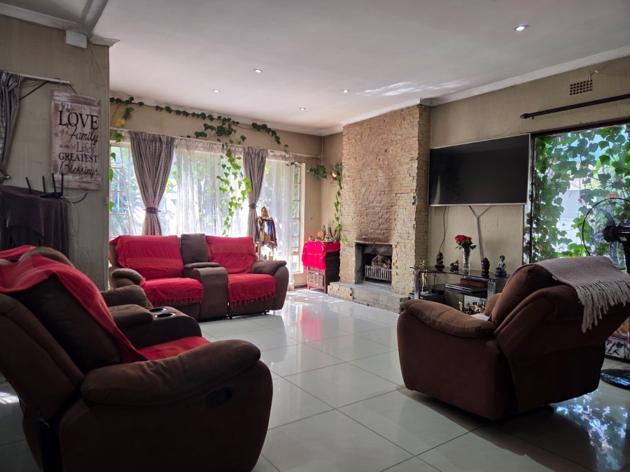 5 Bedroom Property for Sale in Croydon Gauteng
