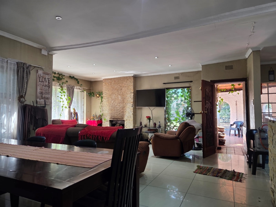 5 Bedroom Property for Sale in Croydon Gauteng