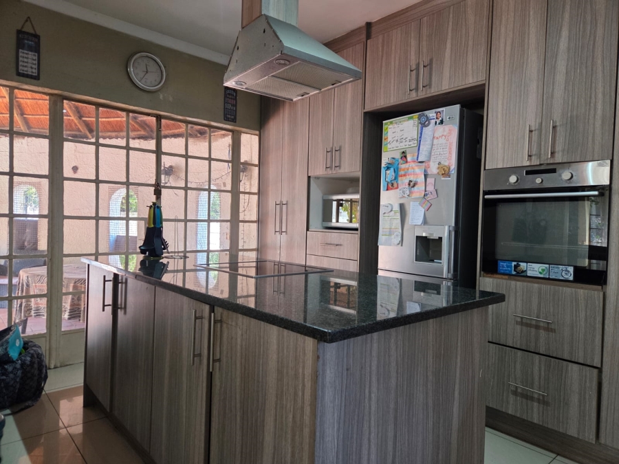 5 Bedroom Property for Sale in Croydon Gauteng