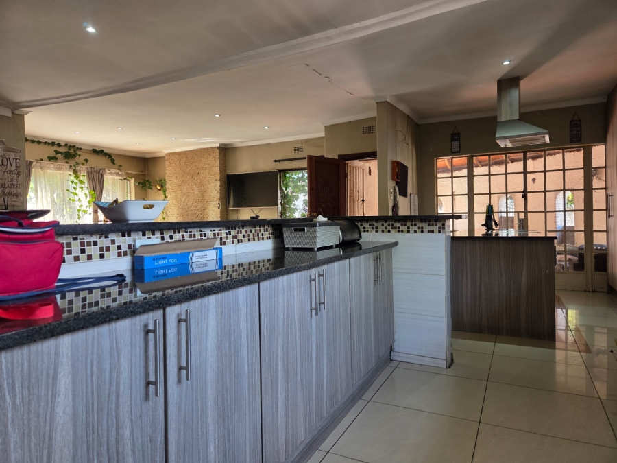 5 Bedroom Property for Sale in Croydon Gauteng