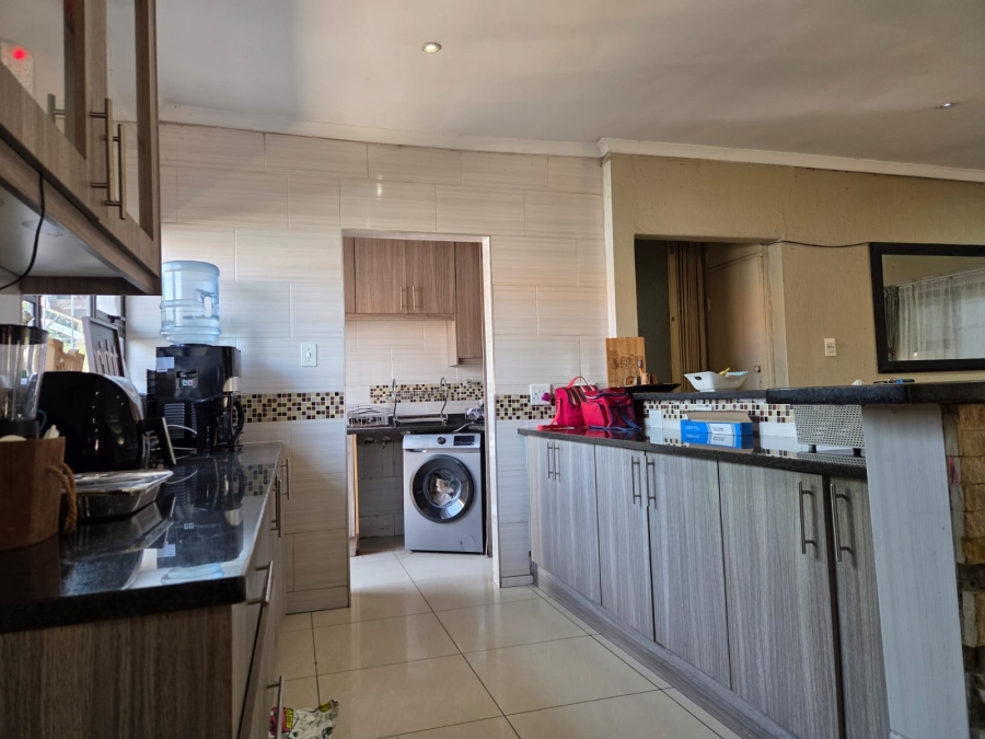 5 Bedroom Property for Sale in Croydon Gauteng