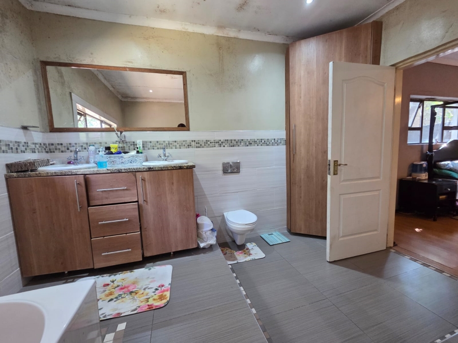 5 Bedroom Property for Sale in Croydon Gauteng