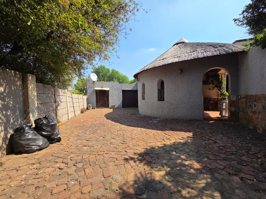 5 Bedroom Property for Sale in Croydon Gauteng