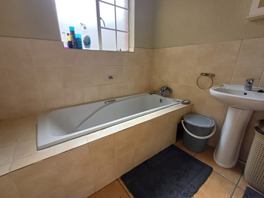 To Let 2 Bedroom Property for Rent in Kimbult A H Gauteng