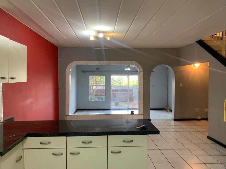 To Let 3 Bedroom Property for Rent in Helderkruin Gauteng
