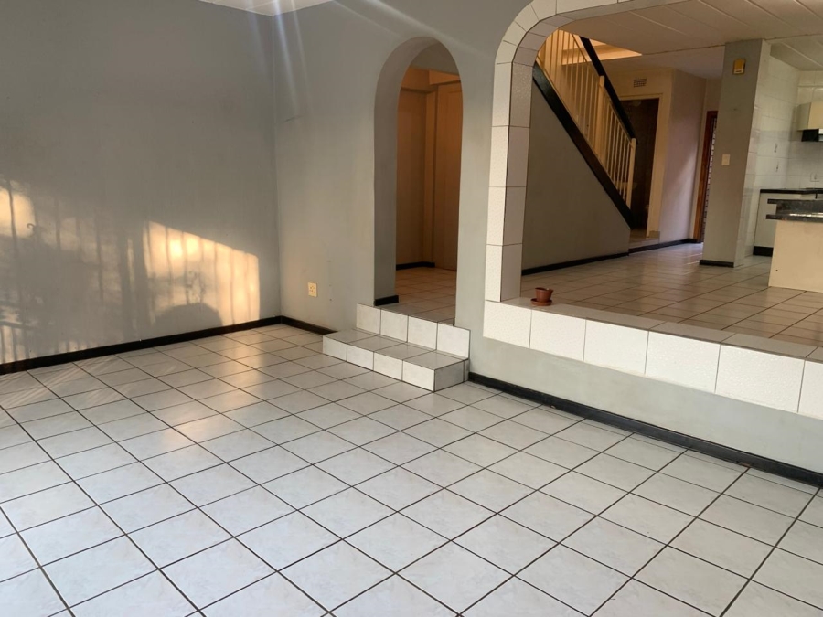 To Let 3 Bedroom Property for Rent in Helderkruin Gauteng