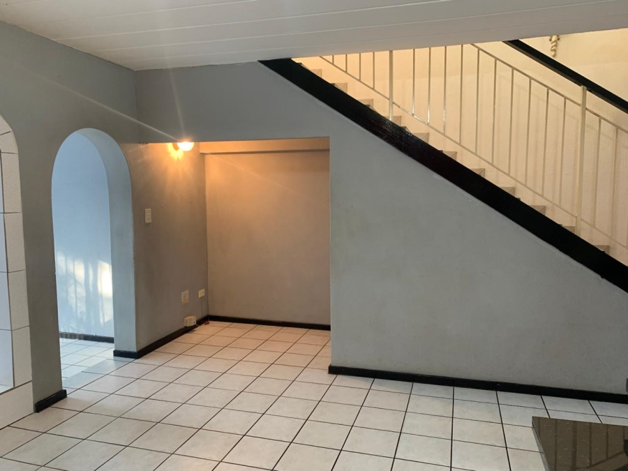 To Let 3 Bedroom Property for Rent in Helderkruin Gauteng