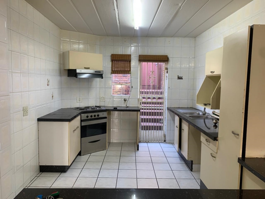 To Let 3 Bedroom Property for Rent in Helderkruin Gauteng