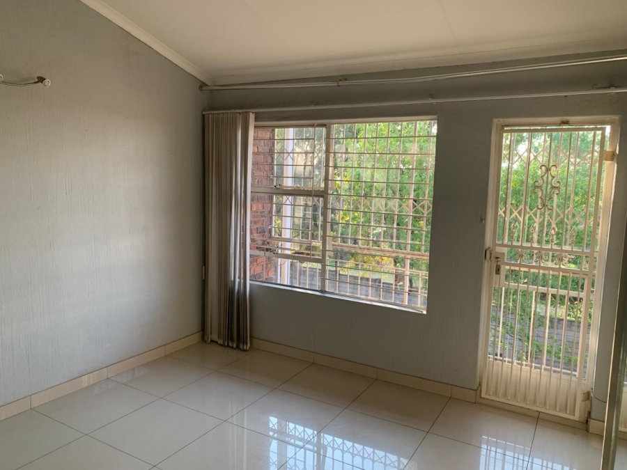 To Let 3 Bedroom Property for Rent in Helderkruin Gauteng
