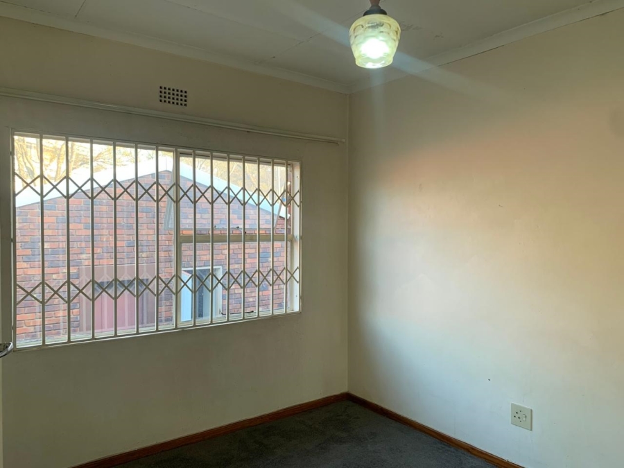 To Let 3 Bedroom Property for Rent in Helderkruin Gauteng