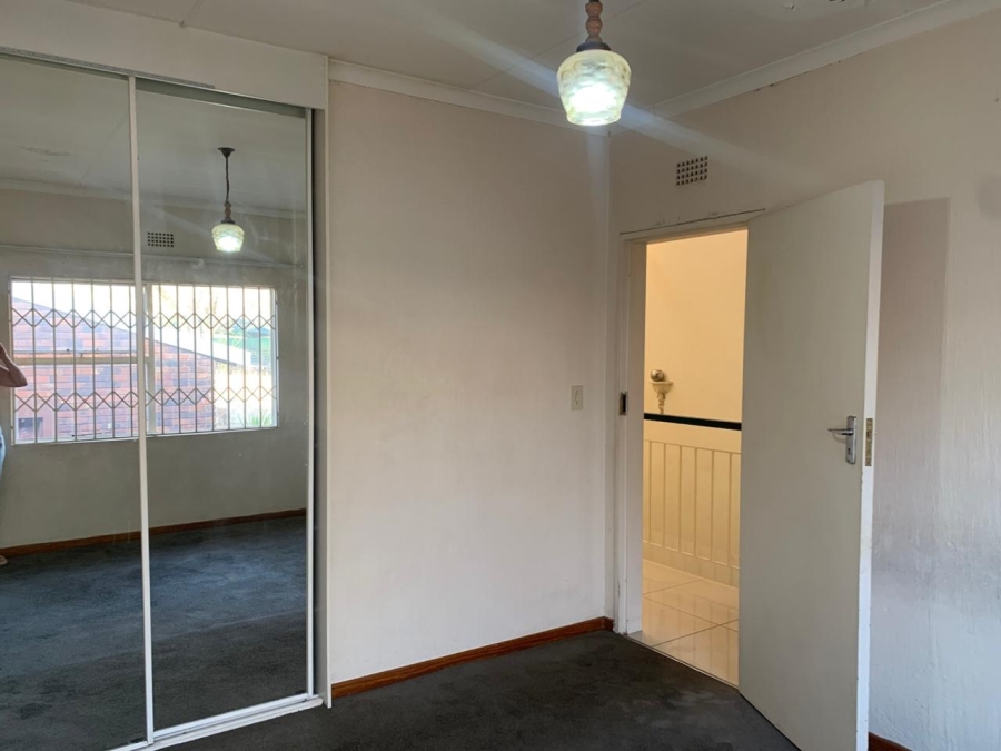 To Let 3 Bedroom Property for Rent in Helderkruin Gauteng