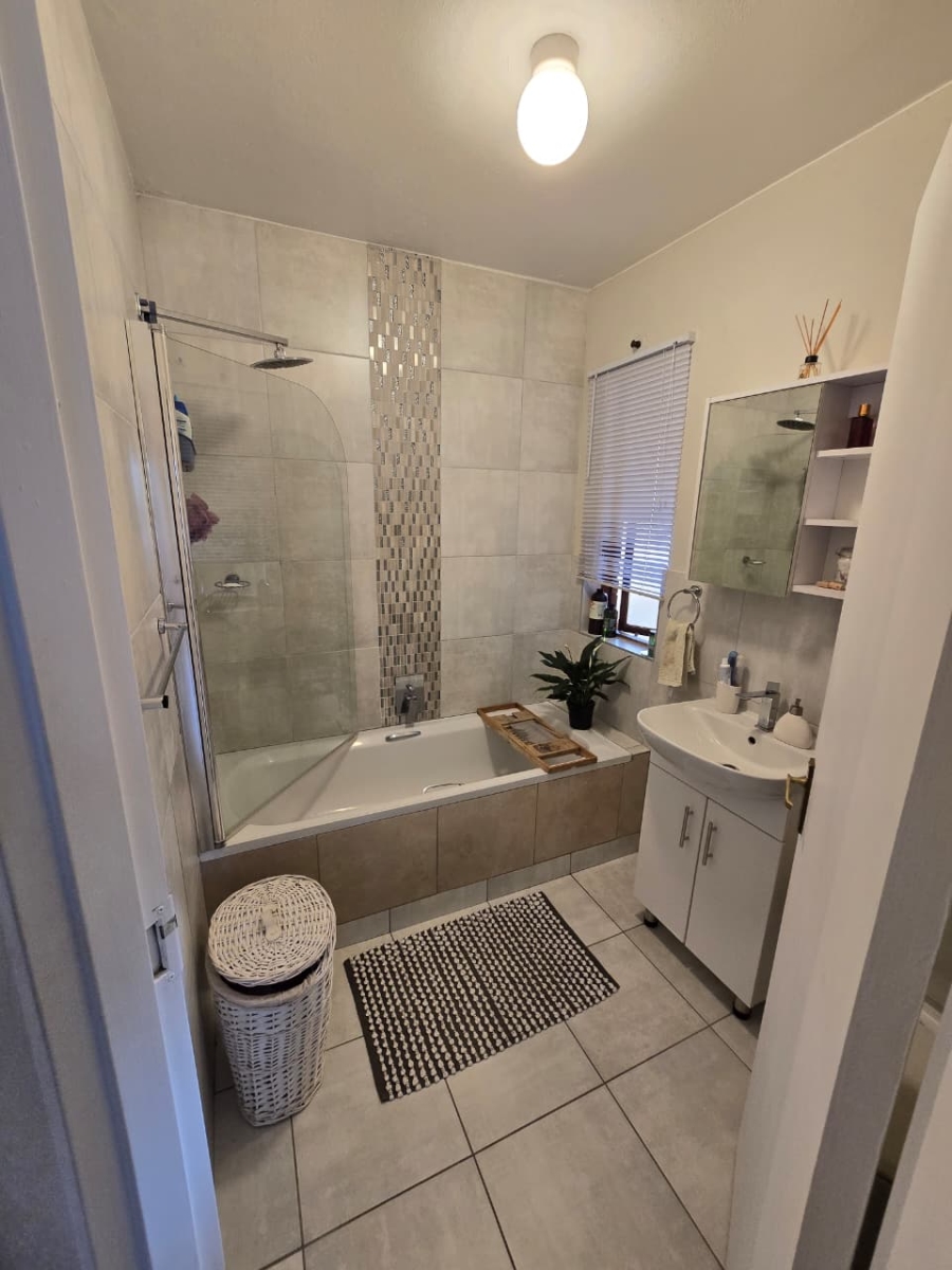 To Let 1 Bedroom Property for Rent in Bryanston Gauteng