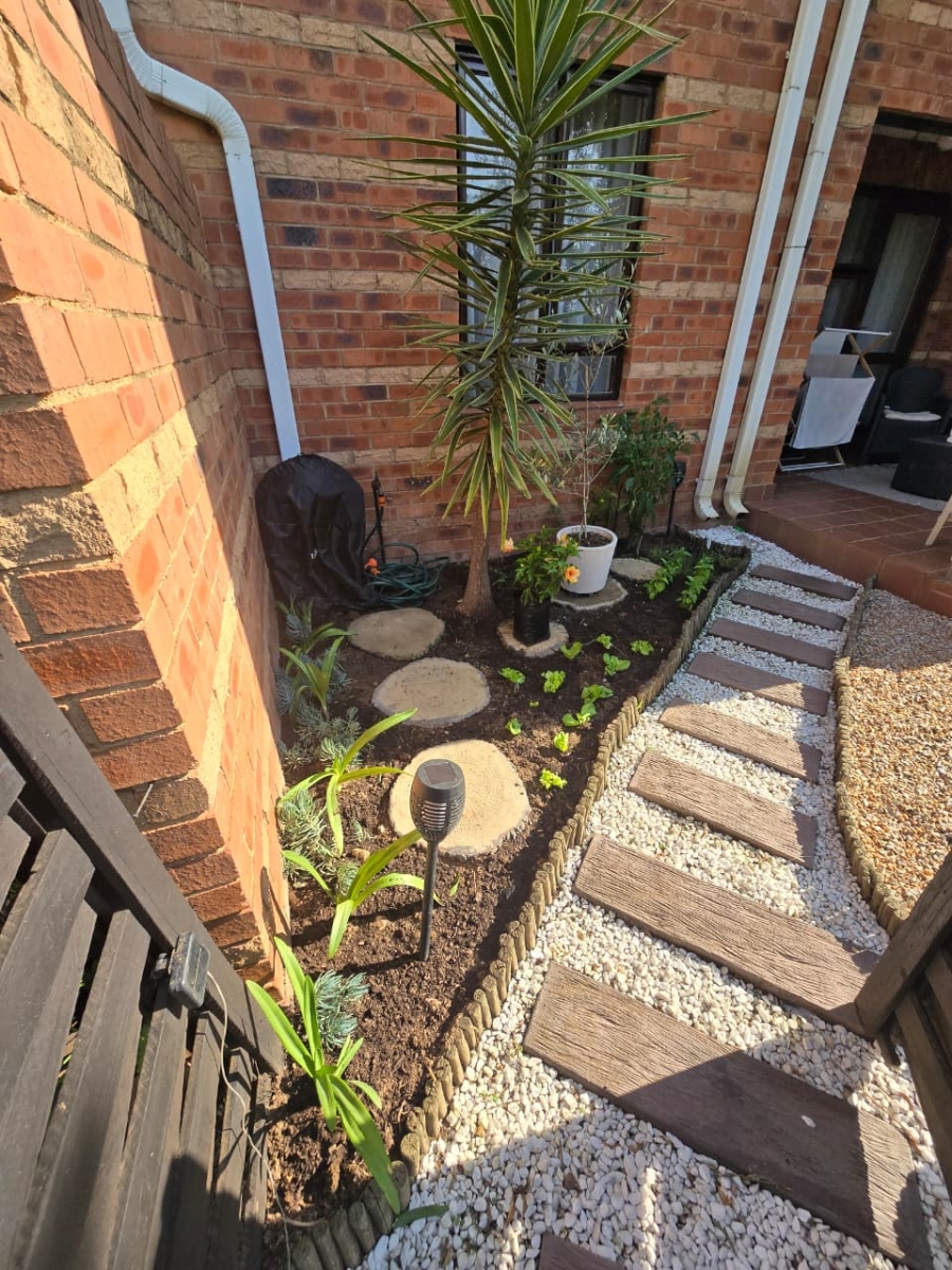 To Let 1 Bedroom Property for Rent in Bryanston Gauteng
