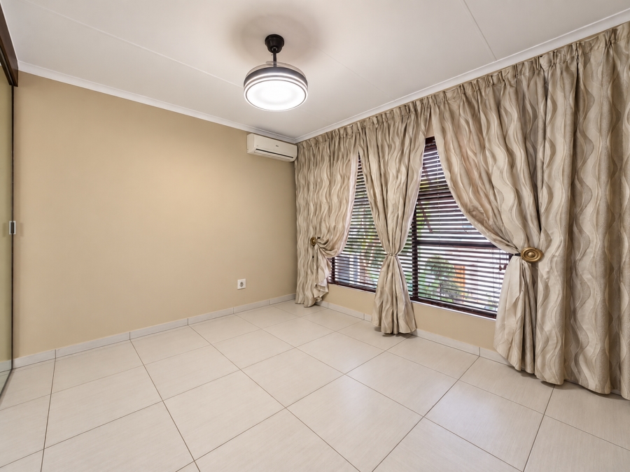 5 Bedroom Property for Sale in Willowbrook Gauteng